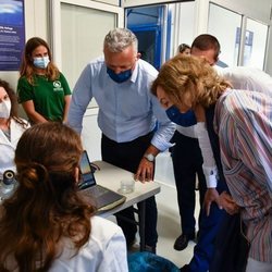 La Reina Sofía en su visita al Centro de Rehabilitación para mamíferos marinos y tortugas en Grecia