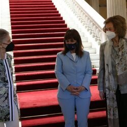 La Presidenta de Grecia con la Reina Sofía e Irene de Grecia en el Palacio Presidencial de Atenas