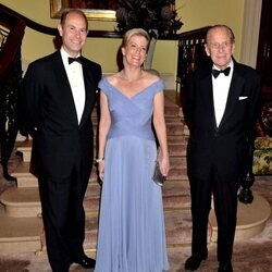 El Duque de Edimburgo con el Príncipe Eduardo y Sophie Rhys-Jones en el 60 aniversario del Premio Duque de Edimburgo
