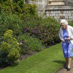 La Reina Isabel en el homenaje al Duque de Edimburgo por el que hubiera sido su centenario