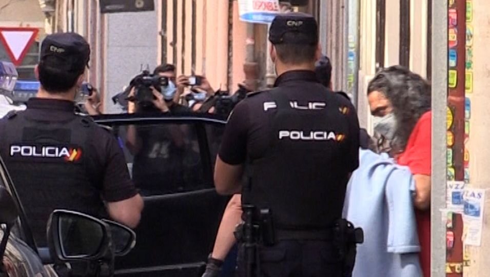 Diego 'El Cigala' saliendo de la comisaría en Madrid tras su detención