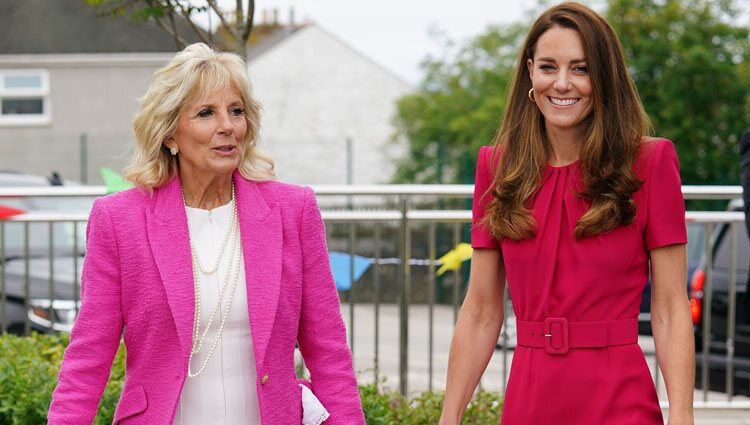 Kate Middleton y Jill BIden en una escuela de Cornualles