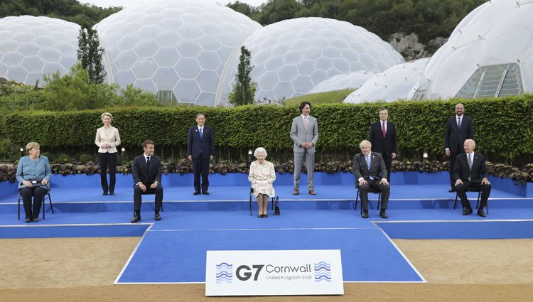 La Reina Isabel con los líderes del G7 en la cumbre celebrada en Cornualles