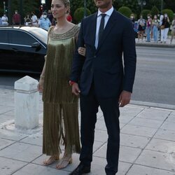 Beatrice Borromeo y Pierre Casiraghi llegando a un desfile de Dior en Atenas