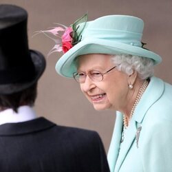 La Reina Isabel, muy sonriente en las carreras de Ascot