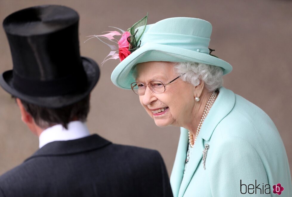 La Reina Isabel, muy sonriente en las carreras de Ascot