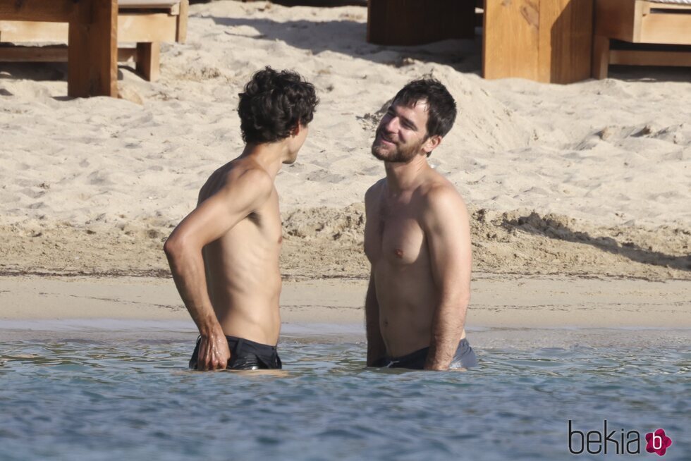 Alfonso Bassave y Daniel Duboy en una playa de Ibiza