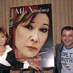 Mila Ximénez en la presentación de su libro junto a Jorge Javier Vázquez