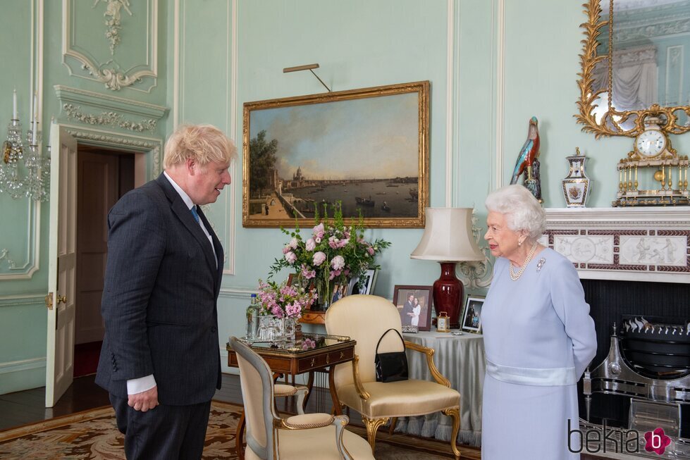 La Reina Isabel recibe a Boris Johnson en audiencia por primera vez tras el inicio de la pandemia