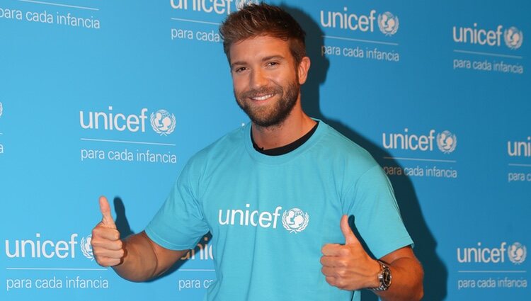 Pablo Alborán con la camiseta de Unicef España