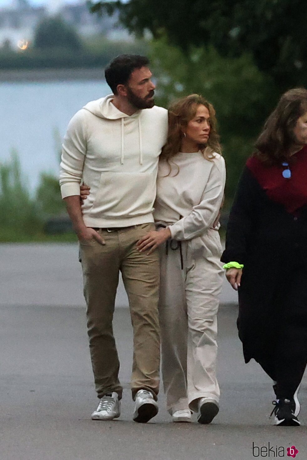 Ben Affleck y Jennifer Lopez paseando por Los Hamptons