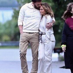 Ben Affleck y Jennifer Lopez, muy enamorados en Los Hamptons