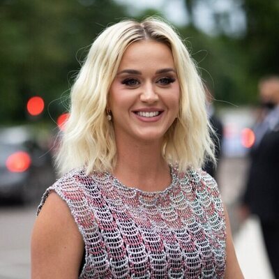 Katy Perry acude a la cena de la Fundación Louis Vuitton