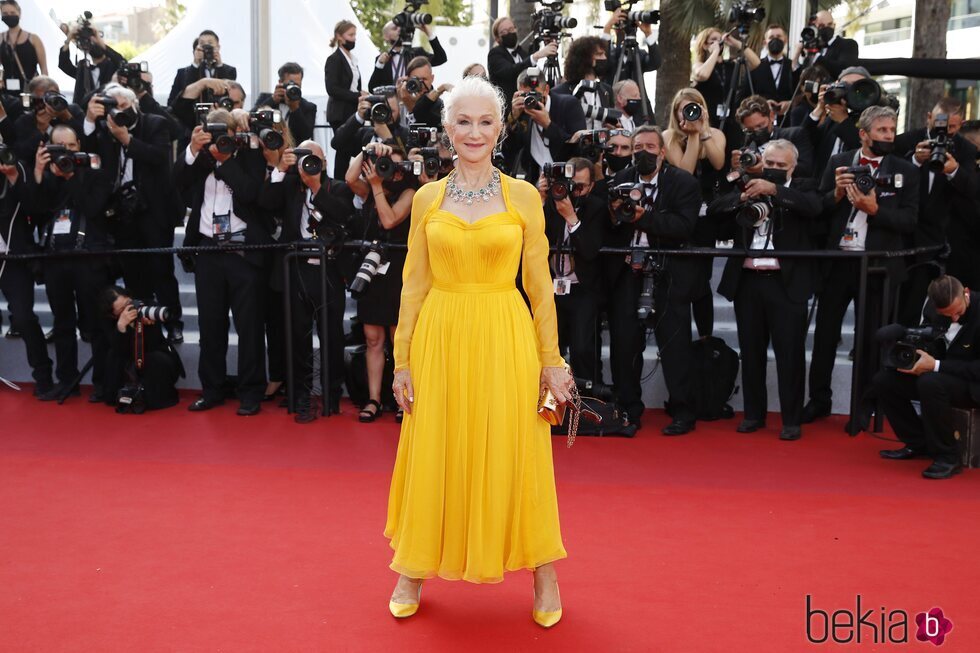 Helen Mirren en la alfombra roja del Festival de Cannes 2021