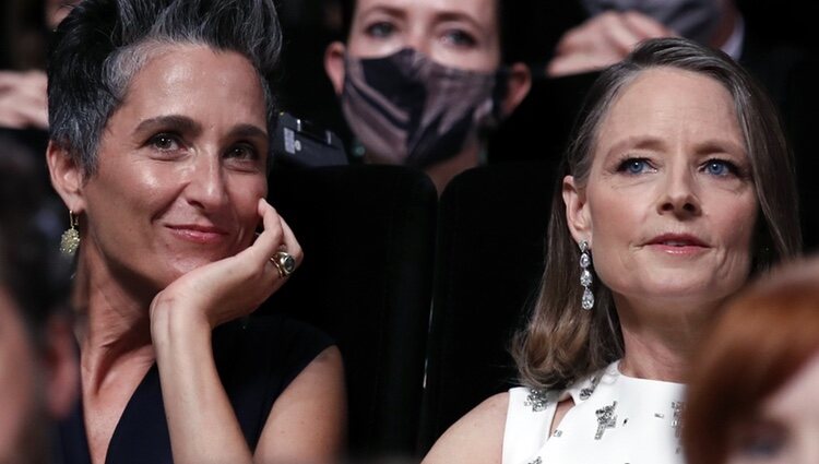 Jodie Foster con su pareja en el Festival de Cannes 2021