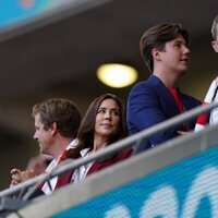 Federico de Dinamarca, Mary de Dinamarca y Christian de Dinamarca en el partido entre Inglaterra y Dinamarca en la semifinal de la Eurocopa 2020