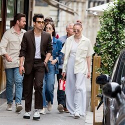 Joe Jonas y Sophie Turner pasean por París