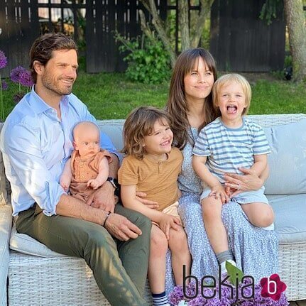 Primera imagen de Carlos Felipe y Sofia de Suecia con sus tres hijos, Alejandro, Gabriel y Julian de Suecia