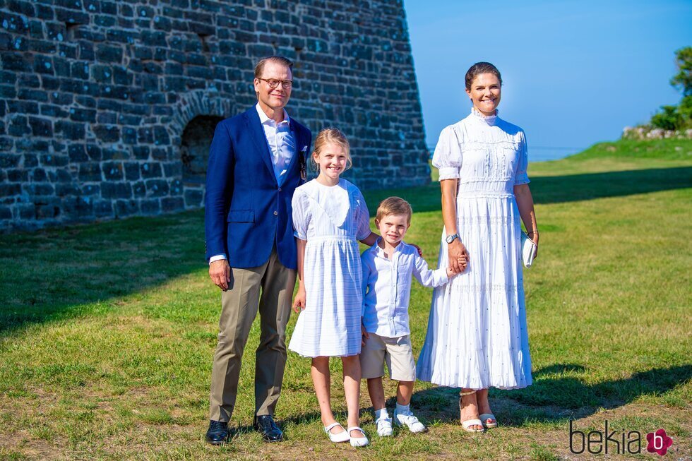 Victoria de Suecia con su marido y sus dos hijos celebrando su 44 cumpleaños