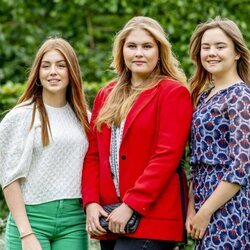Las Princesas Alexia, Amalia y Ariane de Holanda en su posado de verano 2021