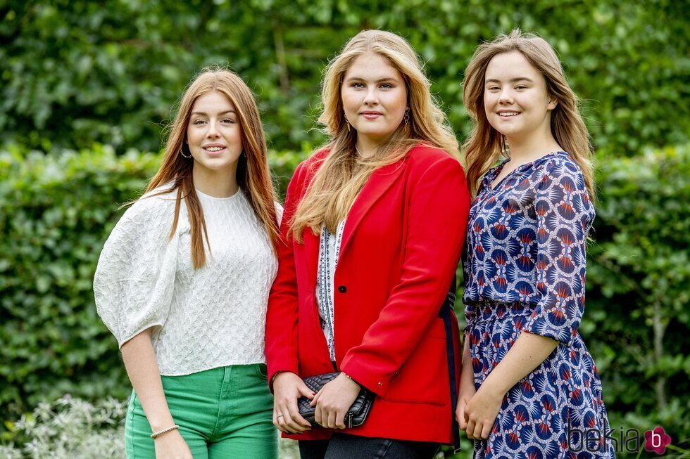 Las Princesas Alexia, Amalia y Ariane de Holanda en su posado de verano 2021