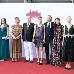 La Familia Real de Mónaco preside el concierto de la Cruz Roja