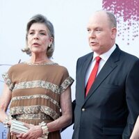 Carolina y Alberto de Mónaco en el concierto de la Cruz Roja 2021