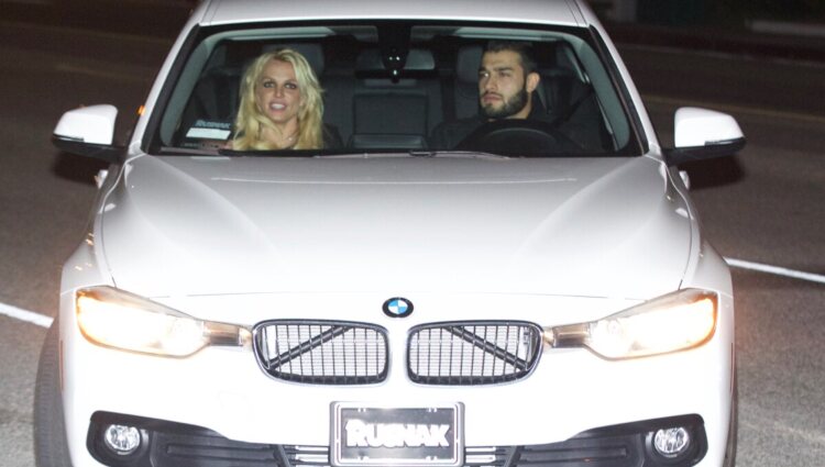 Britney Spears y Sam Asghari en su coche