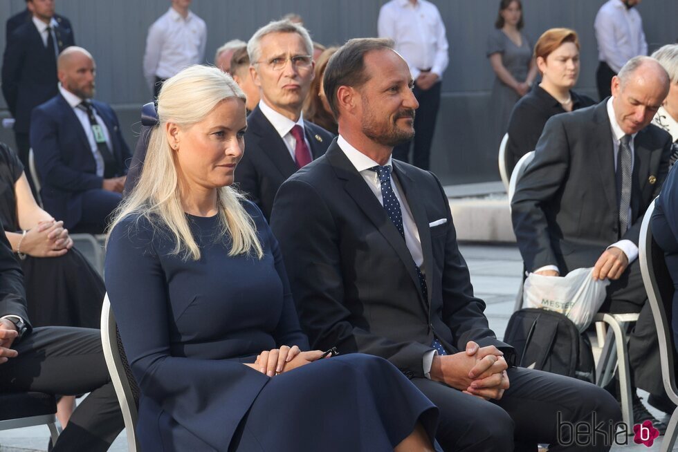 Haakon y Mette-Marit de Noruega en el homenaje por el décimo aniversario de los atentados de Oslo y Utøya