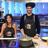 Isa Pantoja y Asraf Beno como cocineros de 'La última cena'