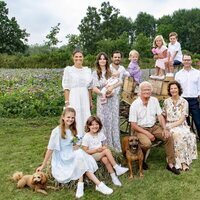 La Familia Real Sueca al completo en un posado de verano en Solliden