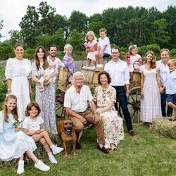 La Familia Real Sueca al completo en un posado de verano en Solliden