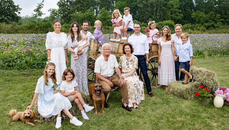La Familia Real Sueca al completo en un posado de verano en Solliden