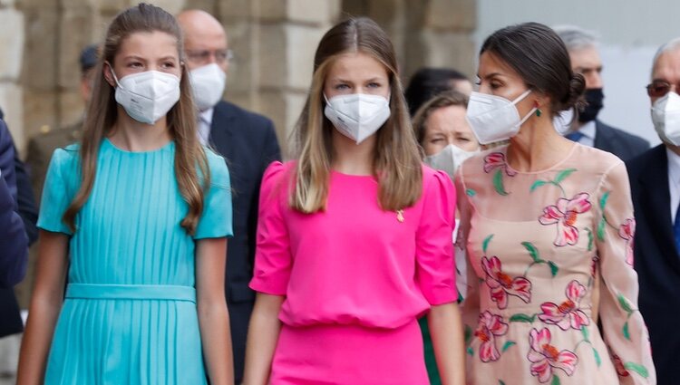 La Infanta Sofía, la Princesa Leonor y la Reina Letizia en la Ofrenda al Apóstol en el Día de Santiago 2021