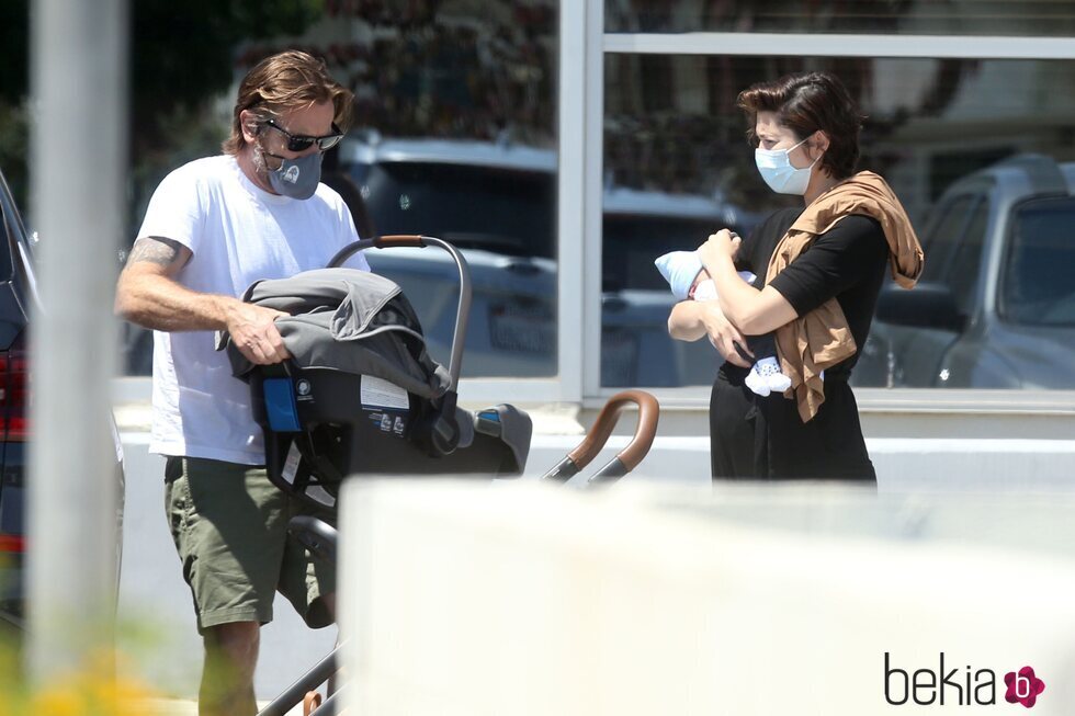Ewan McGregor y Mary Elizabeth han sido vistos de paseo con su bebé