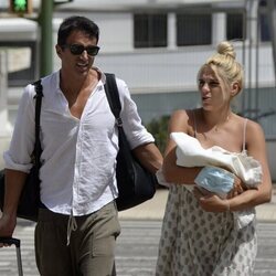 Hugo Sierra e Ivana Icardi salen del hospital con su hija Giorgia tras su nacimiento