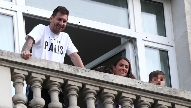 Leo Messi con su familia en un hotel de París