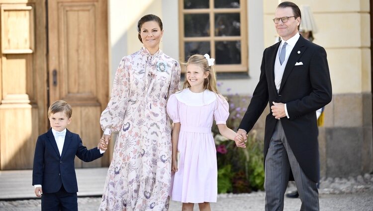 Victoria y Daniel de Suecia, Estela y Oscar de Suecia en el bautizo de Julian de Suecia