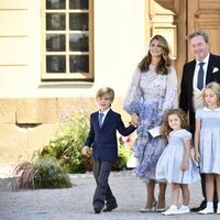 Magdalena de Suecia y Chris O'Neill con sus hijos Leonor, Nicolás y Adrienne en el bautizo de Julian de Suecia