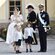 Carlos Felipe y Sofia de Suecia y sus hijos Alejandro, Gabriel y Julian de Suecia en el bautizo de Julian de Suecia