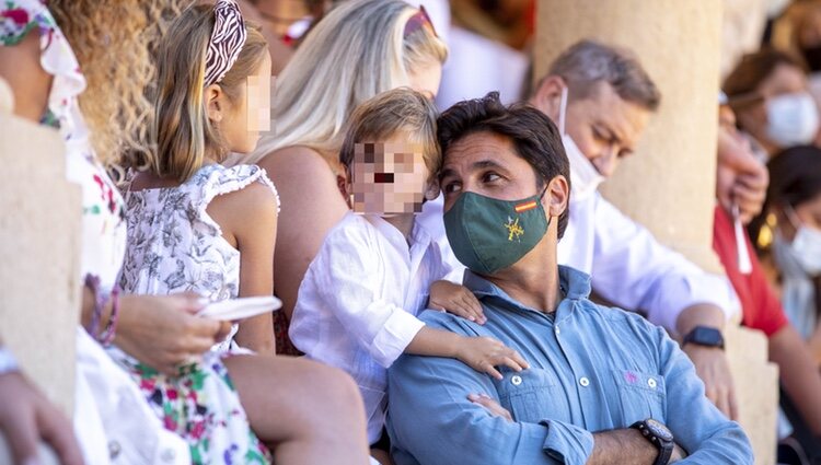 Fran Rivera con sus hijos Carmen y Curro en la tradicional corrida Goyesca de Ronda 2021