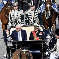 Carlos Gustavo de Suecia y el Presidente de Alemania en un coche de caballos