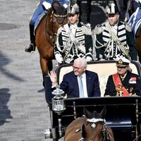 Carlos Gustavo de Suecia y el Presidente de Alemania en un coche de caballos