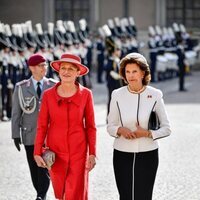 Silvia de Suecia y Elke Büdenbender al comienzo de la Visita de Estado del Presidente de Alemania y su esposa a Suecia