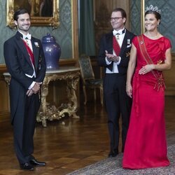 Carlos Felipe de Suecia con Victoria y Daniel de Suecia en la cena de gala al Presidente de Alemania y su esposa