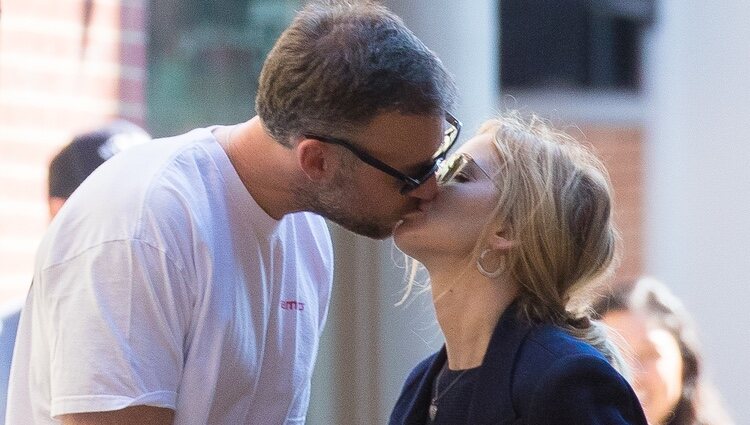 Jennifer Lawrence y Cooke Maroney besándose en Nueva York