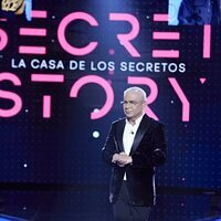 Jorge Javier Vázquez presentando la primera gala de 'Secret Story'