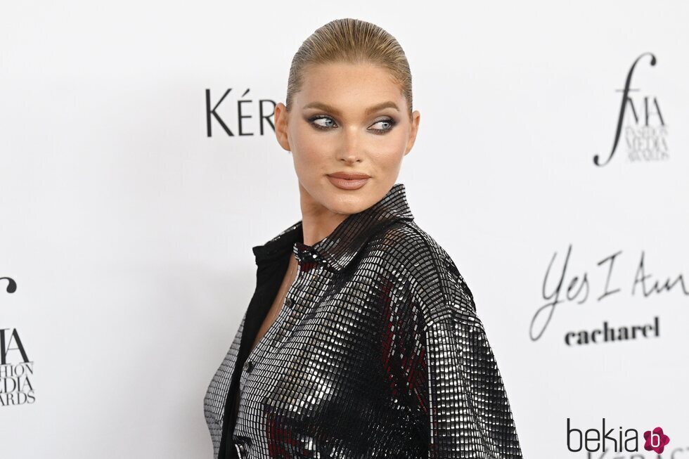 Elsa Hosk en los Premios Daily Front Row 2021 - Foto en Bekia Actualidad