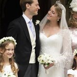 Flora Ogilvy y Timothy Vesterberg se dedican una tierna mirada en su boda