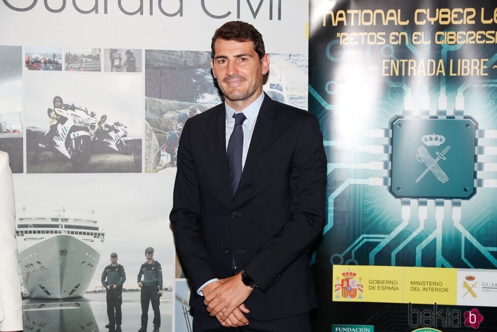 Iker Casillas colabora con la Guardia Civil para promover el talento joven